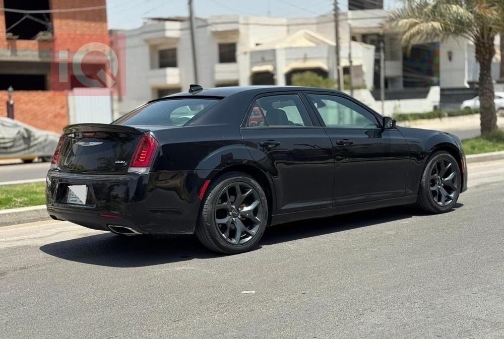 كرايسلر 300